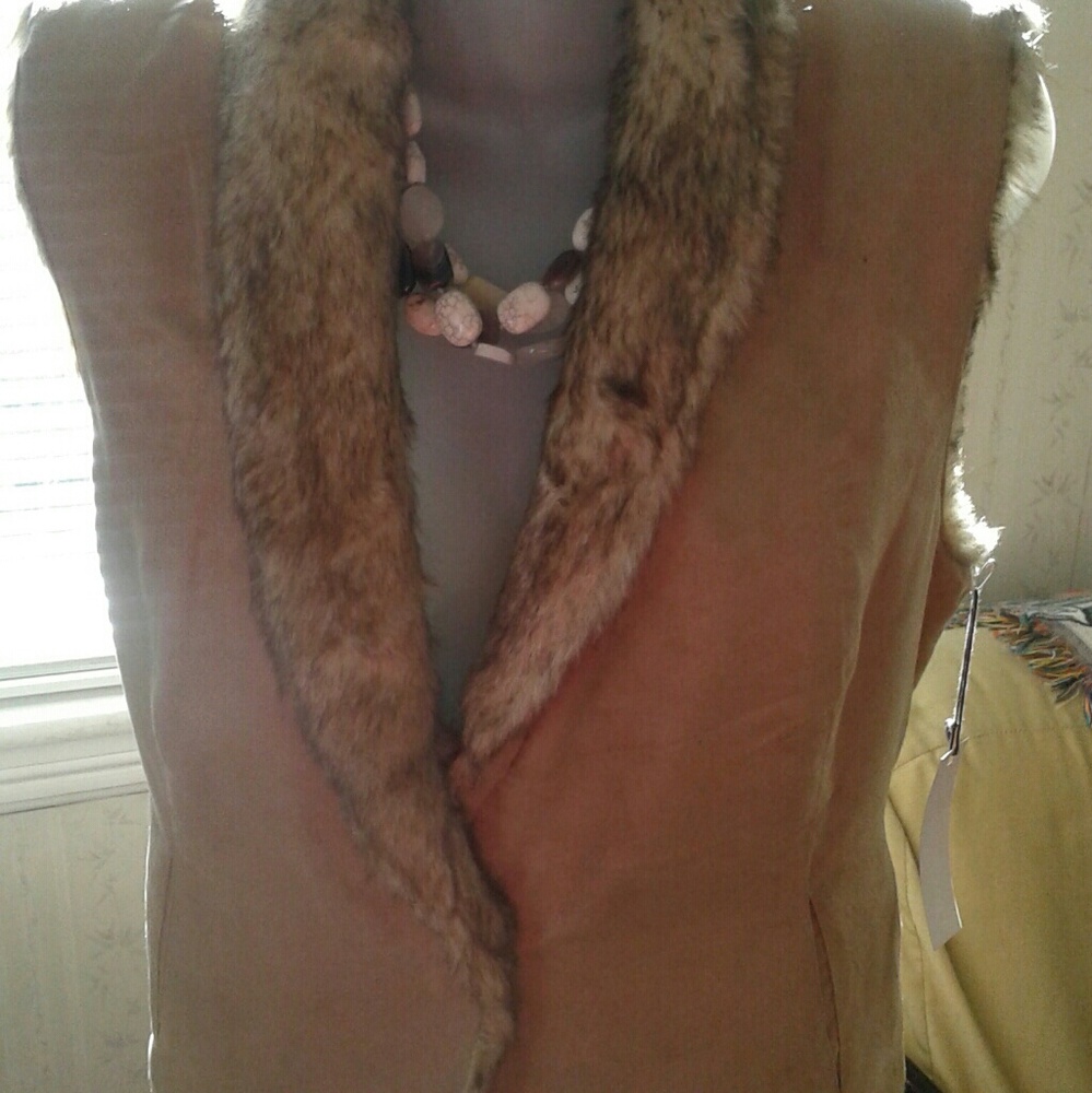 Vest - Picture 2 of 4
